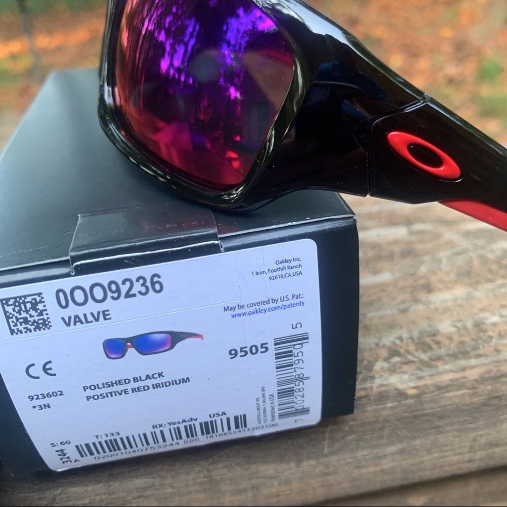 BRAND NEW Oakley sunglasses for men in original box  Oakley bag black red